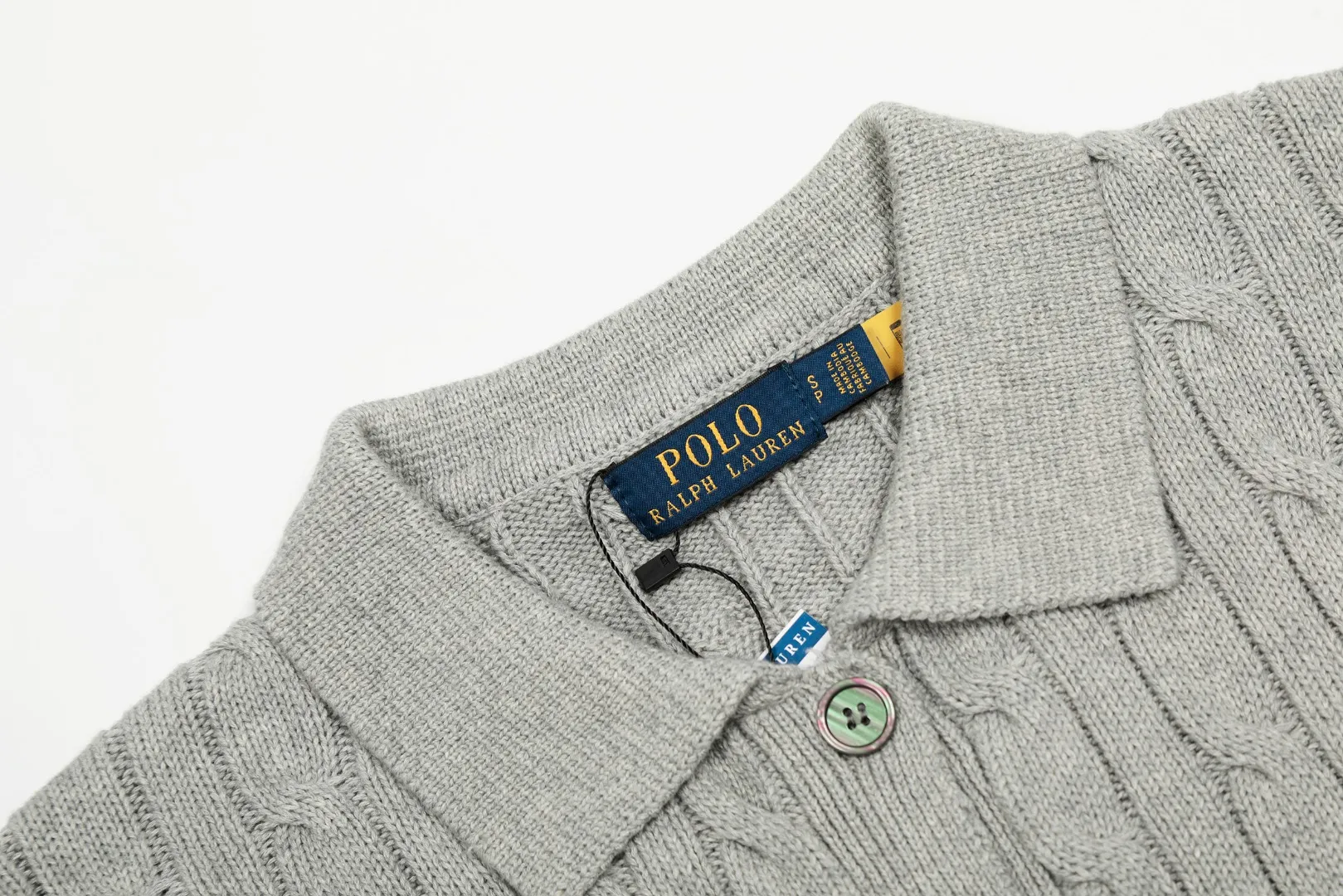 P270 Top quality" Style number: DS822# (not off the shelves all year round) [Ralph Lauren solid color pony embroidered logo lapel twist knitted cardigan] ✅Ralph Lauren Ralph Lauren classic basic versatile lapel knitted cardigan jacket ✅Main supply platform live broadcast Wholesale entity Replacement when out of stock Not off the shelf ✅ZP quality 1:1 version Scan the code to enter the GF website Counter quality ✅Detailed quality is the only one in Guangzhou Imported quality cotton yarn, focusing on high-end, cost-effective, good quality needless to say ✅The version is restored to the original order, the maximum size can be worn up to 160 pounds, loose, comfortable and stress-free ✅The upper body is simple and easy to match, ootd must-have style, good-looking clothes are never picky, a must-have recommendation for couples. Size: S-XL Color: black white gray almond light blue khaki pink burgundy Chinese red navy white label navy red label